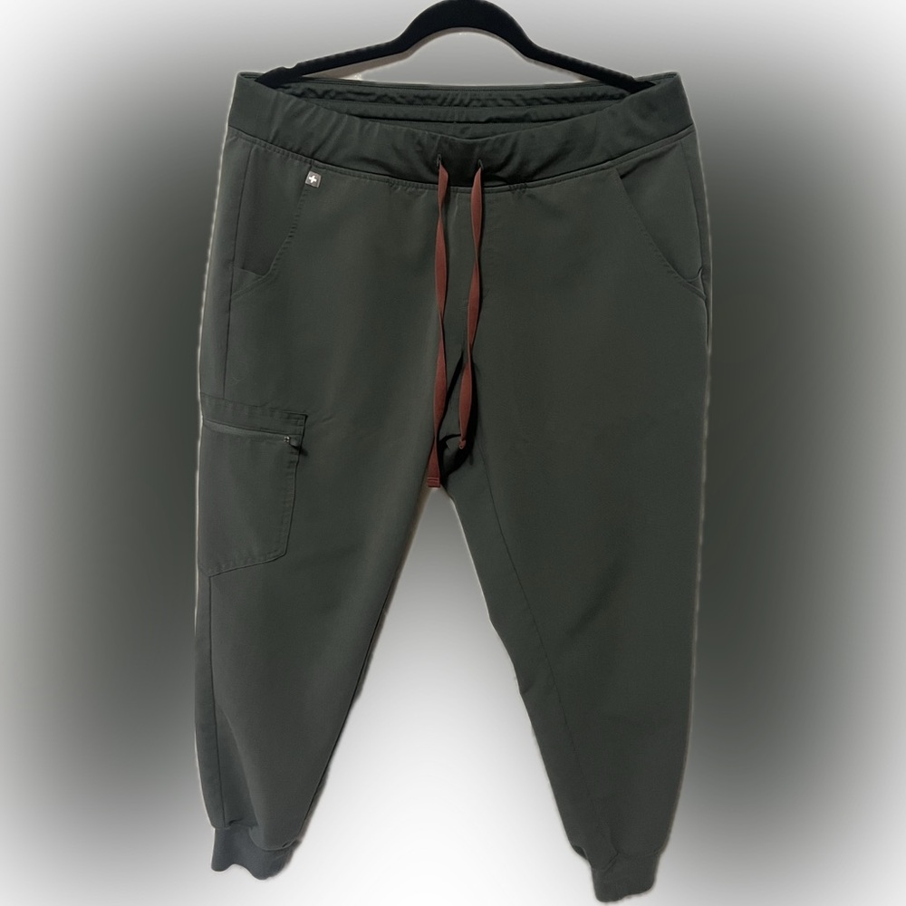 Figs Zamora Jogger Scrub Pant  -Color Moss Green - Size Large Petite